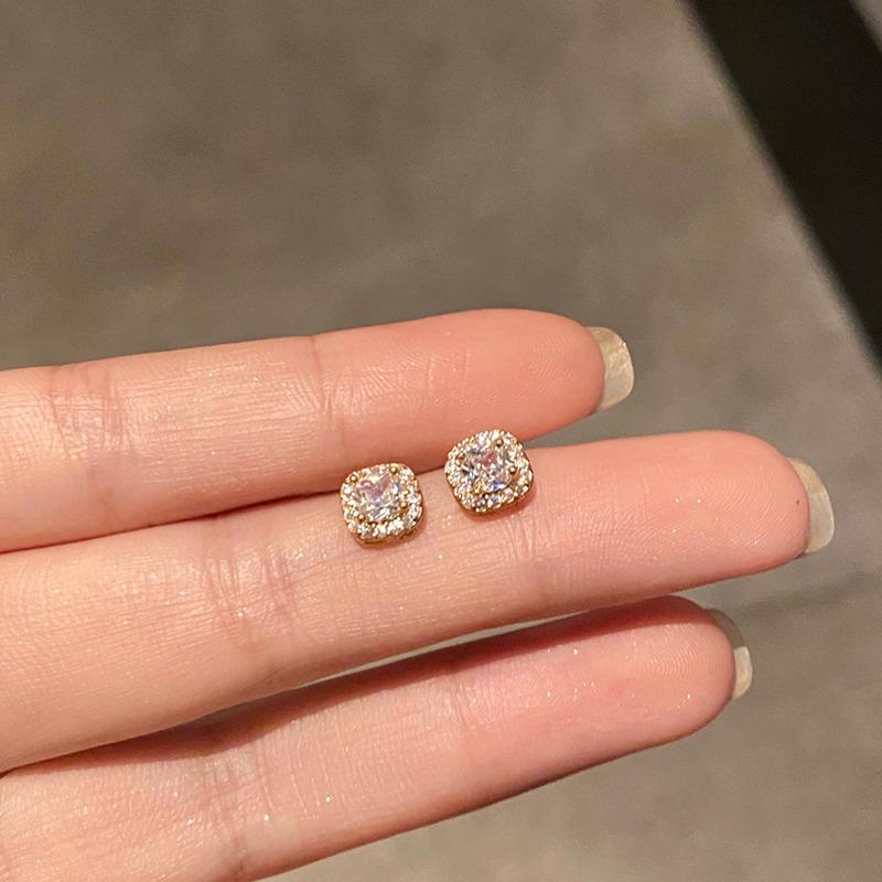 2025 New Fashion Bright Stud Earrings For Women Fashion Jewelry High Quality Wedding Engagement Earrings Girls Gifts