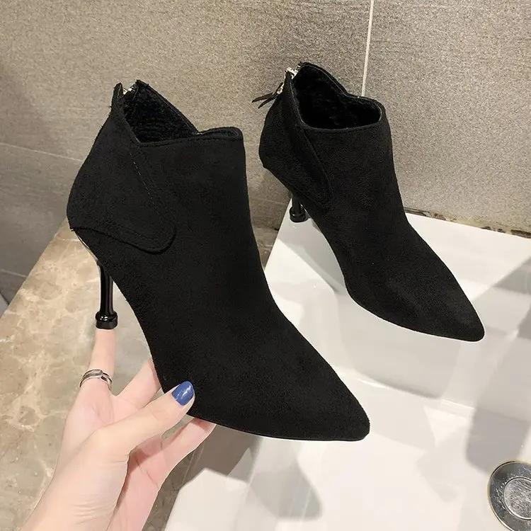 Мода 2024 года, новые модные универсальные короткие сапоги для женщин, весна-осень, с острым носком, на шпильке, удобные, с молнией сзади, телесного цвета