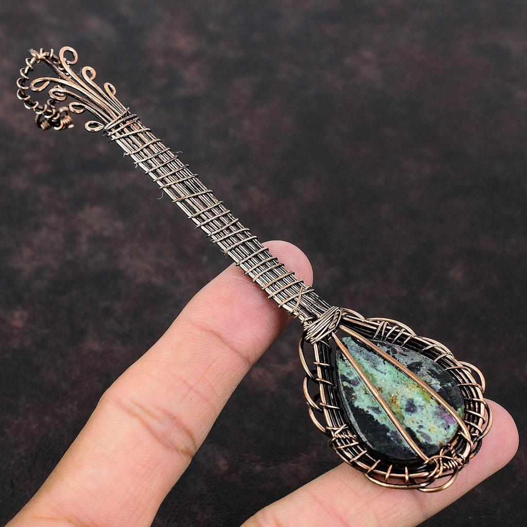 Подвеска из рубина-фуксита, обернутая медной проволокой, Подвеска из драгоценного камня, Украшения, обернутые медной проволокой, Украшения ручной работы, Подарок для нее, Подвеска-гитара для мамы