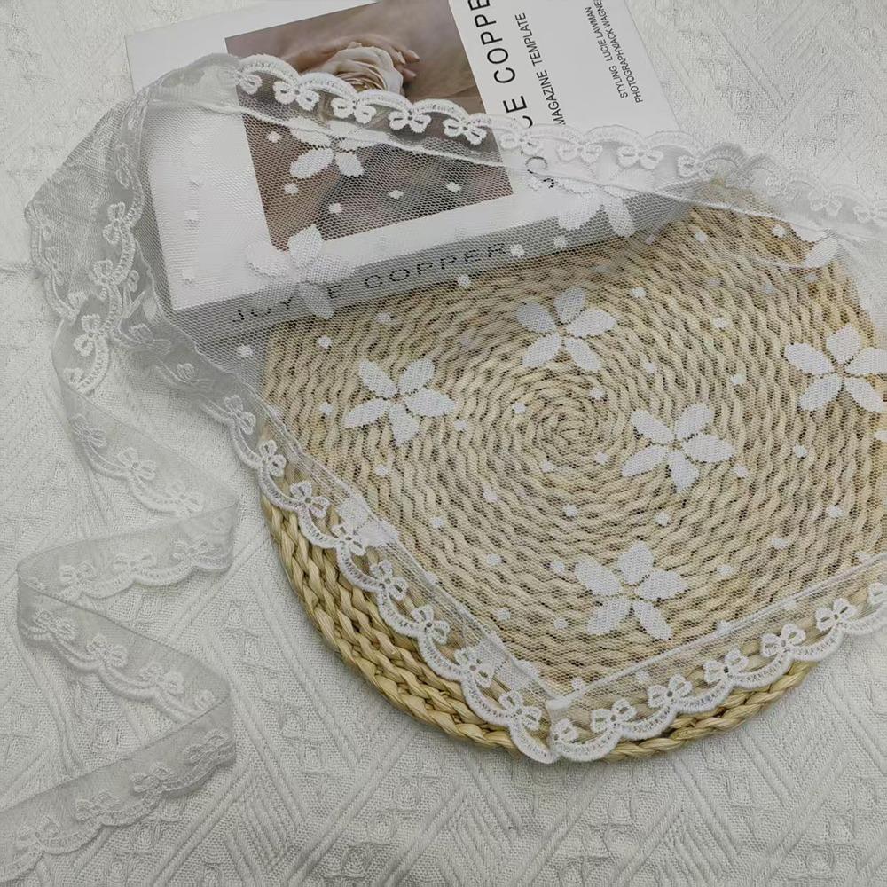 Embroidered Lace Triangle Headscarf White Hollow-out Hair Scarf Wraps Pastoral Style Woven Floral Hair Band Hair Accessories