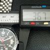 ЯПОНСКИЕ ВИНТАЖНЫЕ ОТРЕМОНТИРОВАННЫЕ МУЖСКИЕ АВТОМАТИЧЕСКИЕ ЧАСЫ SEIKO 5 С ЧЕРНЫМ ЦИФЕРБЛАТОМ a443987-1