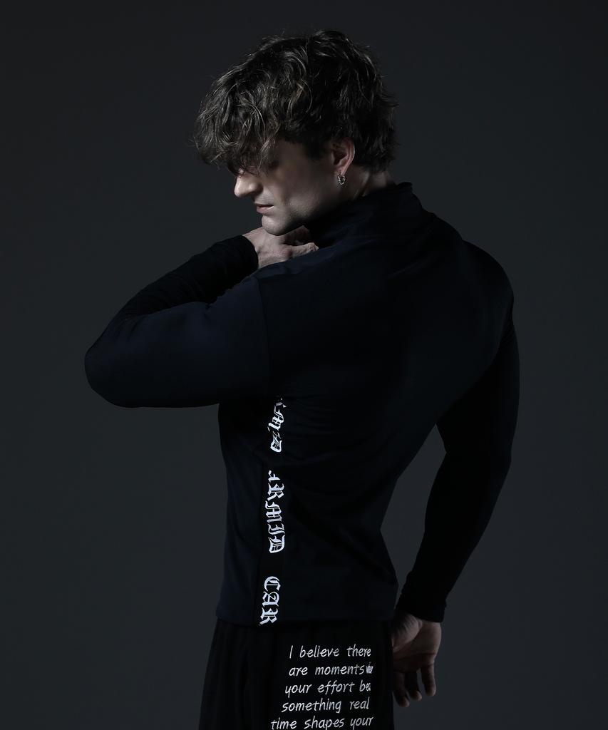 CARMID Compression Noble Banding Lettering Half-Zip Long Sleeve [Black]