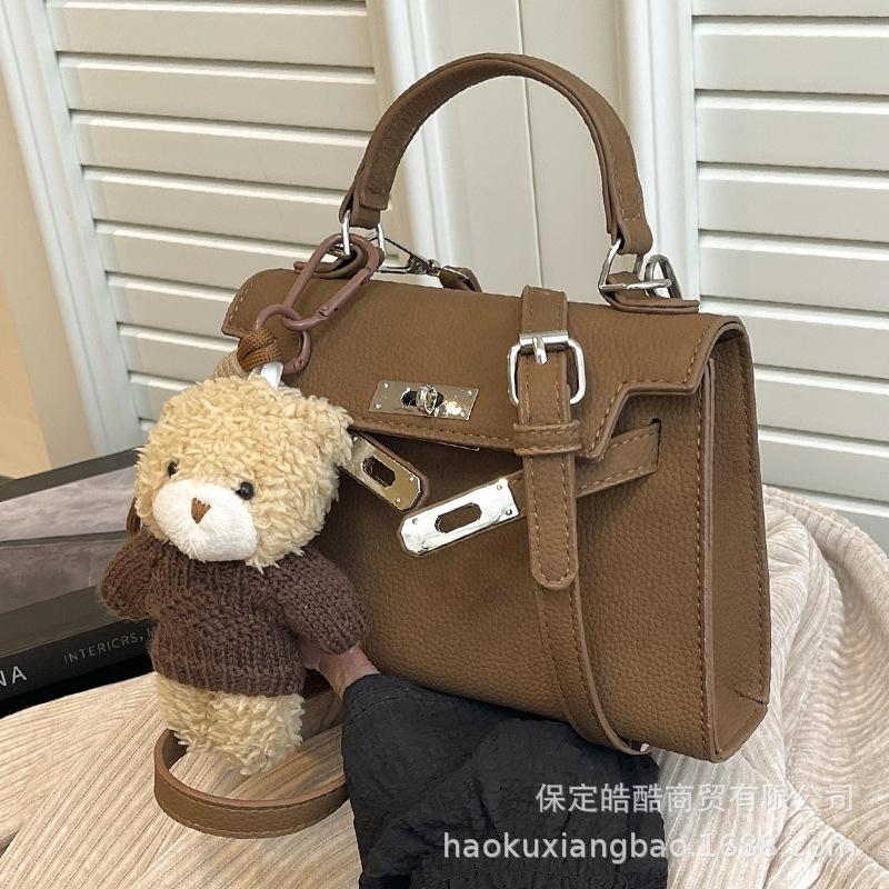 Выходная сумка женская 2025 новая сумка-мессенджер с высоким чувством осени и зимы популярная супер огонь сумка через плечо маленькая квадратная сумка