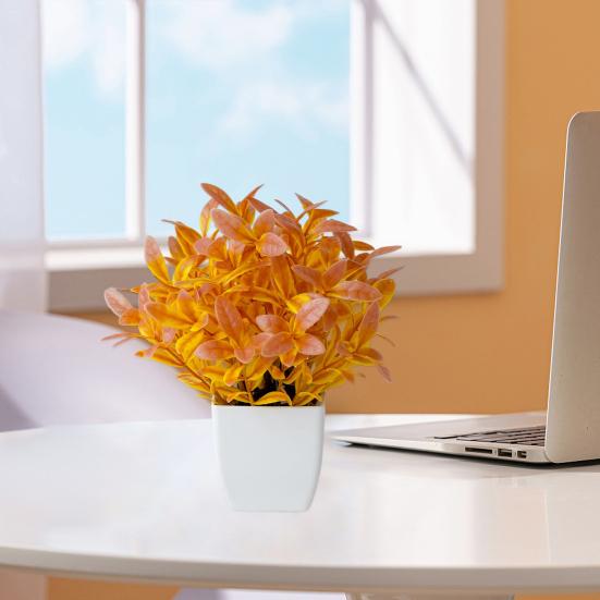 Привлекательные зеленые мини-орнаменты тонкой работы бонсай