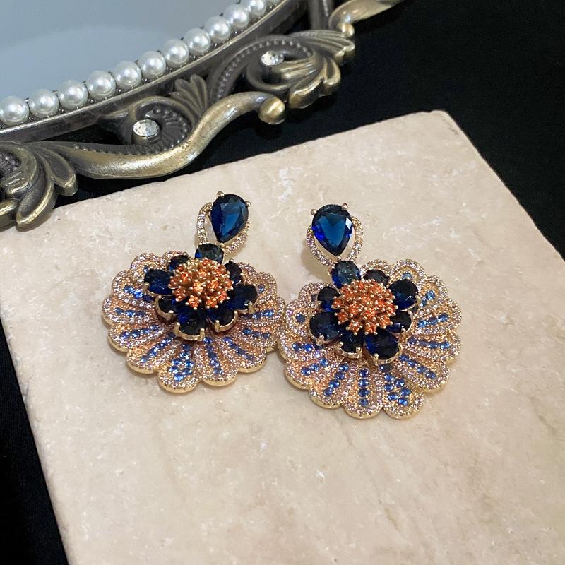 Серебряные иглы с цирконом и бриллиантами, инкрустированные цветами, нишевые легкие роскошные серьги высокого класса, модные темпераментные серьги для тяжелой промышленности, женские