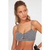 Текстурированный бикини-топ в мелкую клетку без бретелек с вырезами и окнами Tbess22bu0068