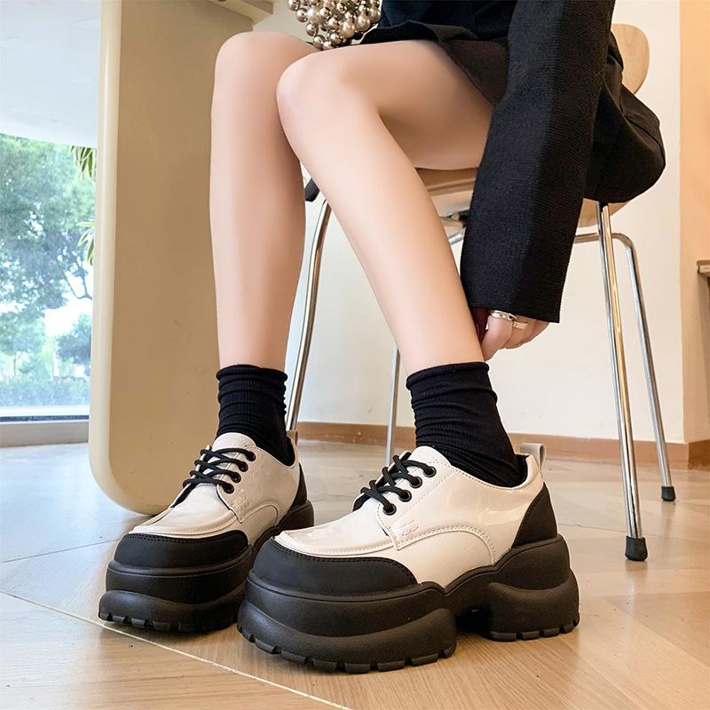 Небольшой мужчина в туфлях на платформе Muffin, женские туфли 2024 года, новый британский стиль, модные повседневные туфли на шнуровке, небольшие кожаные туфли