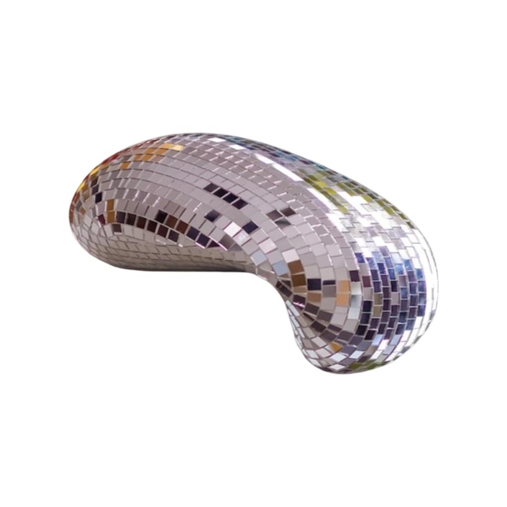 Украшение в виде тающего диско-шара: Предмет домашнего декора в уникальном ретро-дизайне.