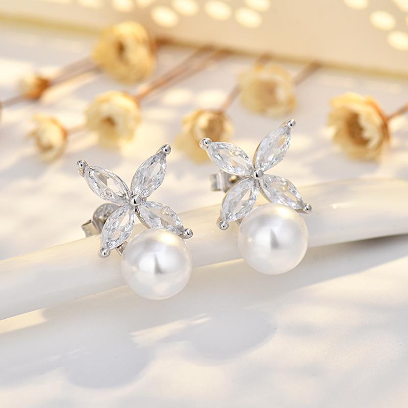 Серьги-гвоздики с французским четырехлистным клевером и жемчугом, нишевый дизайн, высококачественные легкие роскошные серьги из микроциркония, украшения для ушей