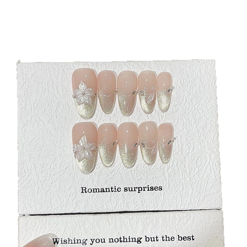 Жасминовый белый Нежное и чистое желание сверкает кошачьими глазами с трехмерными ледяными лепестками в доспехах