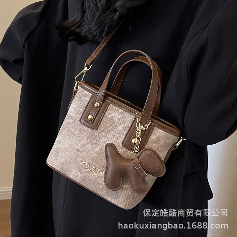 Нишевая высококлассная маленькая сумка женская 2025 новая модная и универсальная на плечо, сумка-мессенджер, модная супер-огненная портативная сумка-ведро