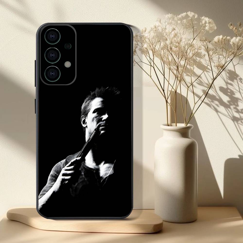 Чехол для телефона Samsung S 25,24,23,22,30,21,10,9,Ultra,Plus,Lite,FE,4,5G Sic Parvis Magna Uncharted Черный Мягкий Чехол