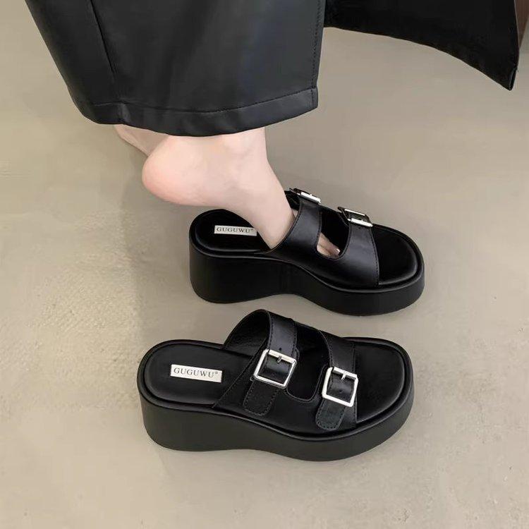 2025 Небольшие мужские туфли на очень высоком каблуке, женские летние туфли с пряжкой на ремне, низкие сандалии с наклонным каблуком и толстой подошвой, односложные тапочки