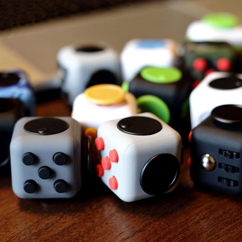Игрушка Fidget Cube, снимающая стресс, тревогу и давление, отлично подходит для взрослых и детей [идея подарка] [расслабляющая игрушка] [средство для снятия стресса] [мягкий материал]