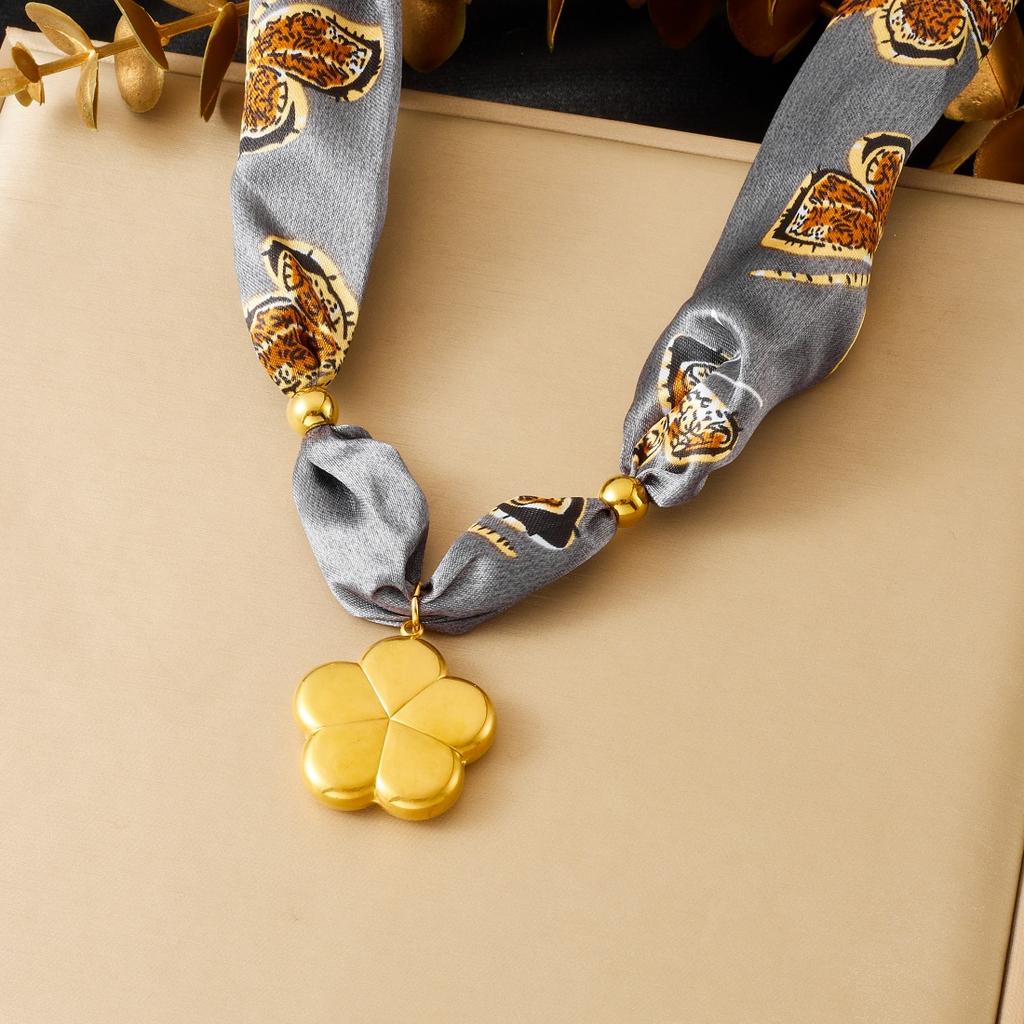 316L Stainless Steel Gray Ribbon Chain Classic 5-Leaf Flower Pendant Necklace Women 18k Gold Plated Waterproof Jewelry