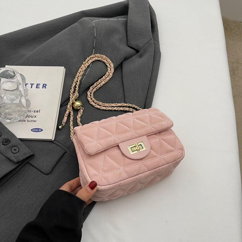 Chic Quilted Chain Crossbody Bag For Women In Stylish Colors Perfect For Spring And Summer