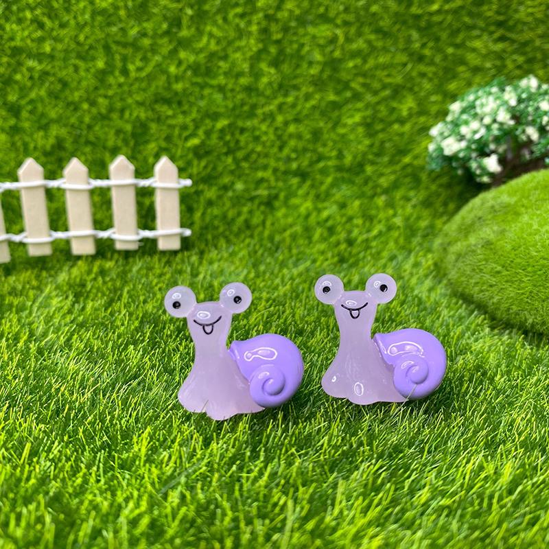 2Pcs Glowing Mini Snails Miniature Moss Micro Landscape Decoration Glow In The Dark Snails Figurines Fairy Garden Accessories