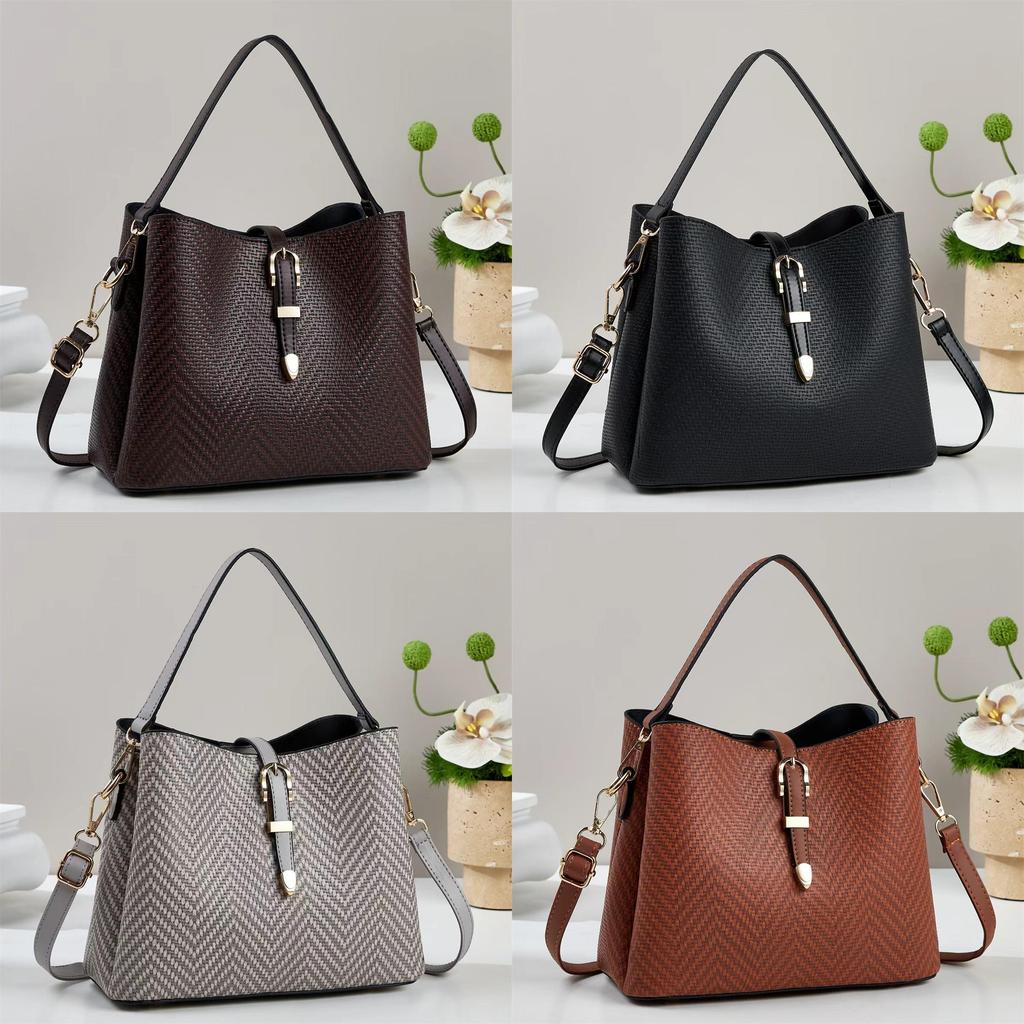 Fashion Womens Shoulder Bag With Stitching Details And Polyester Lining For Casual Outings