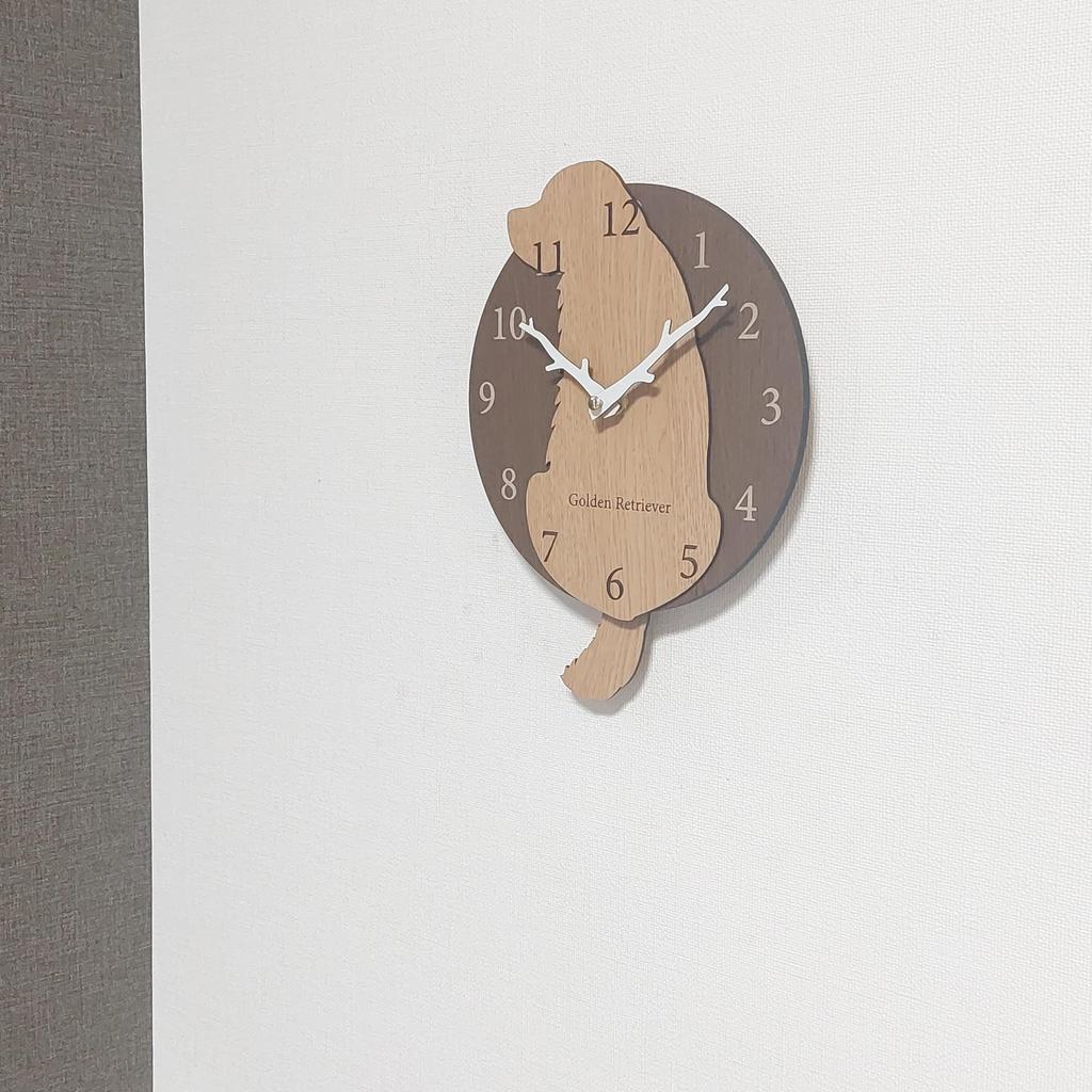 Стильные деревянные маятниковые часы с изображением золотистого ретривера. Тихий, идеально подходит для спален, детских комнат или любой комнаты.