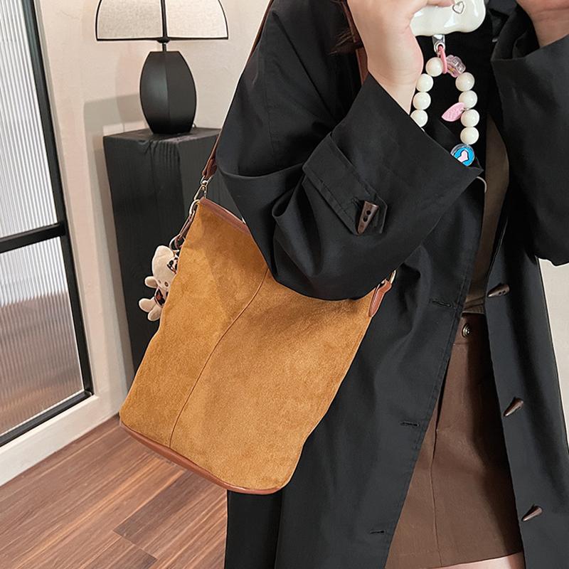 Однотонная женская сумка-ведро универсальная с простым одноплечевым ремешком в стиле ретро и универсальная