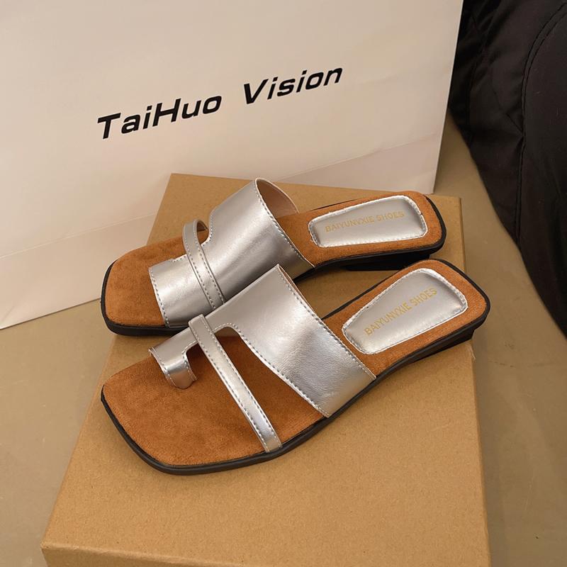 Женские ретро шлепанцы с низким каблуком и перемычкой между пальцами, женская летняя уличная обувь 2025, новая корейская версия, подходят к юбкам, римские пляжные прохладные шлепанцы