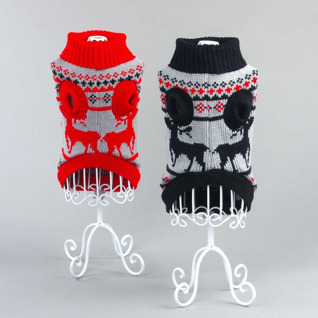 Новый вязаный свитер для собаки разных цветов