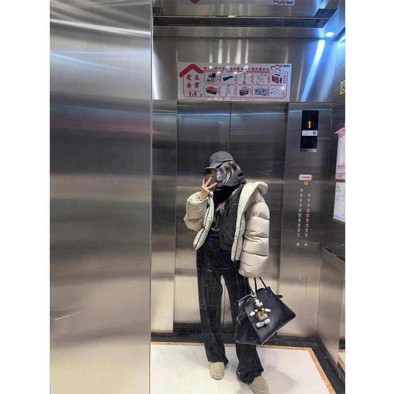 Hooded puff short down jacket women's winter new high-end niche white duck down bread jacket, thick coat