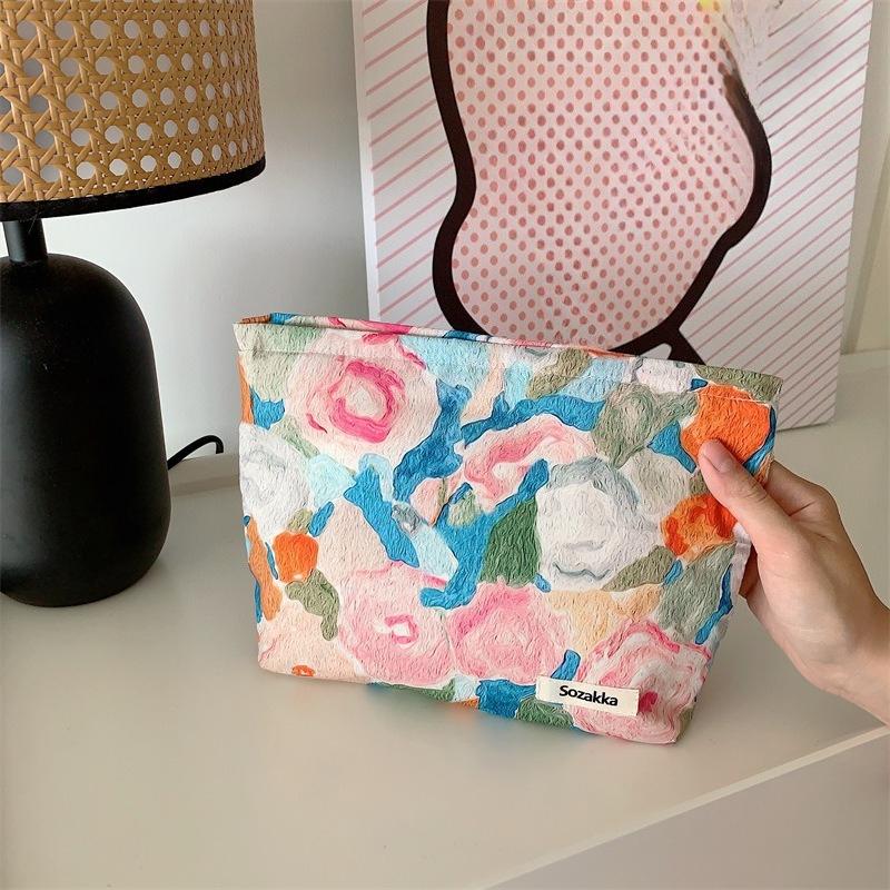 Vintage Flower Women's Cosmetic Bag Love Heart Ladies Portable Clutch Purse Handbags Female Daily Lipstick Makeup Storage Bags