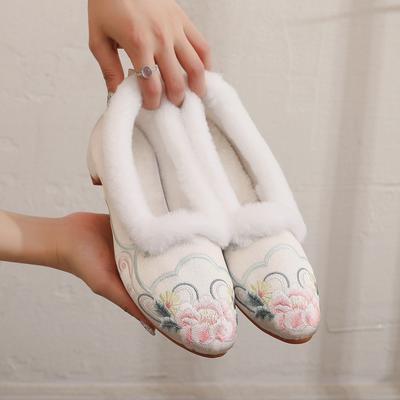 2024 зимняя новинка флисовая окантовка модная заостренная вышитая тканевая обувь осенне-зимняя флисовая однопедальная женская хлопковая обувь