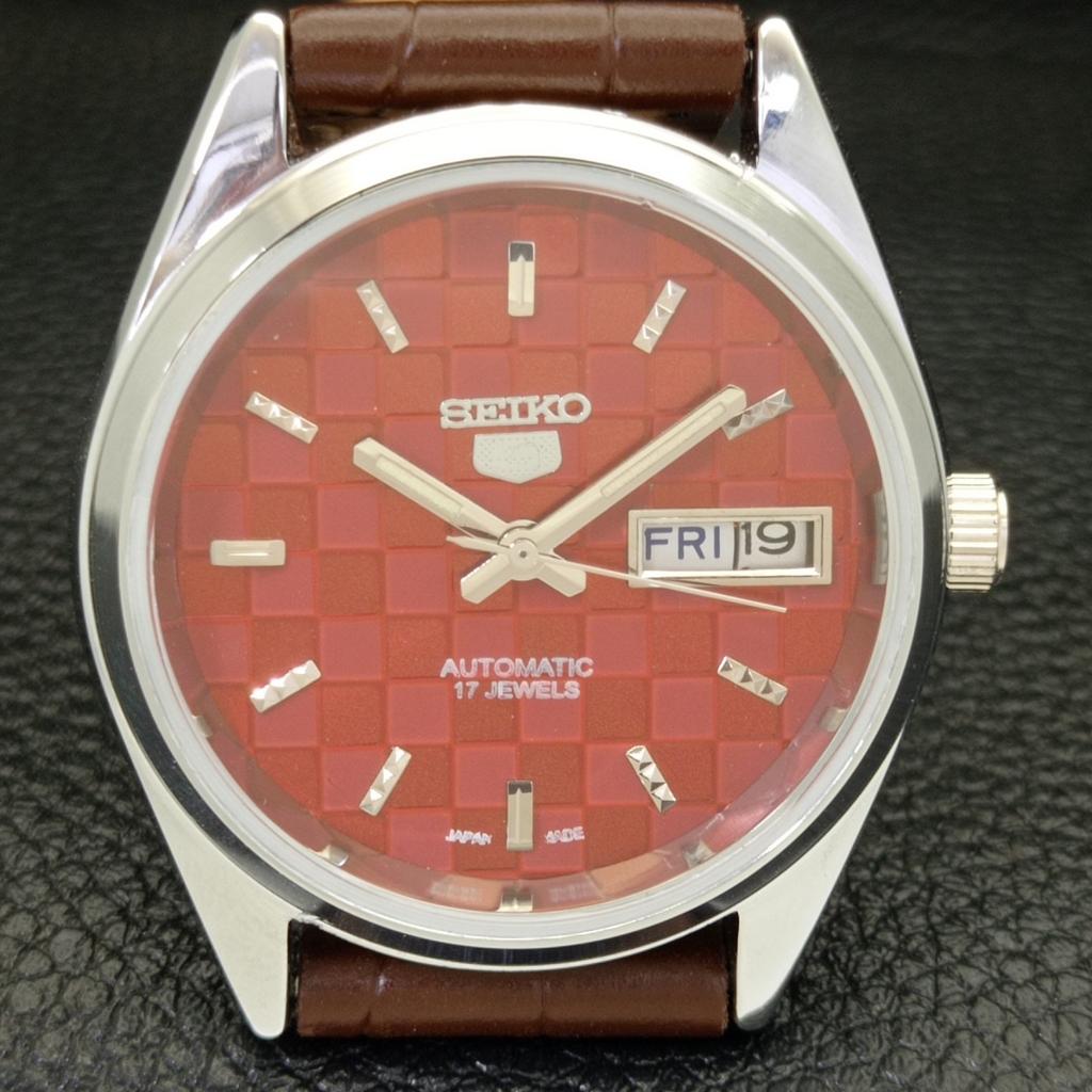 ВОССТАНОВЛЕННЫЕ МУЖСКИЕ ЧАСЫ SEIKO 5 AUTOMATIC, СДЕЛАНО В ЯПОНИИ, КРАСНЫЙ ЦИФЕРБЛАТ, ИЗГОТОВЛЕНЫ НА ЗАКАЗ a440073-2 QV90-a440073