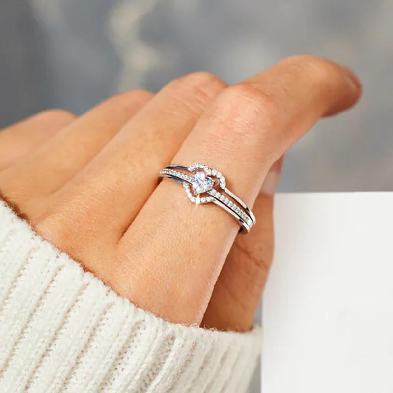 Elegant and Luxurious Ring Fashionable Heart-Shaped Design High-Quality Jewelry Symbolizing Beauty and Romance Valentine's Day Gift