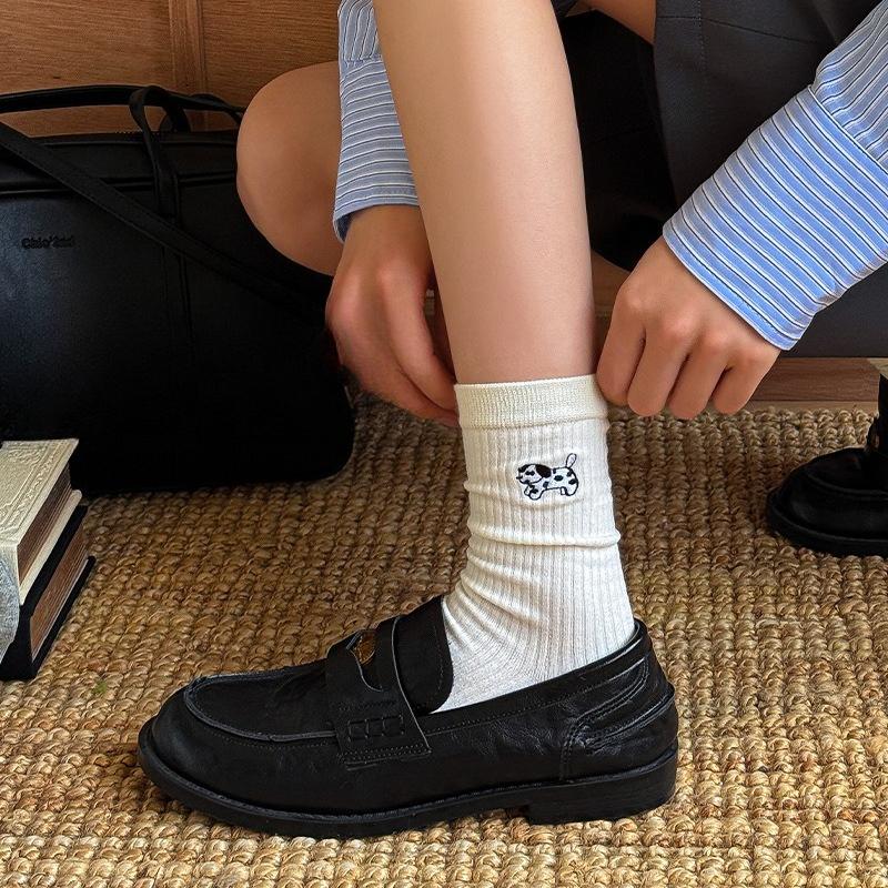 Белые носки с щенками для женщин на осень и зиму, однотонные хлопковые носки, милые мультяшные носки до середины икры без косточек для женщин