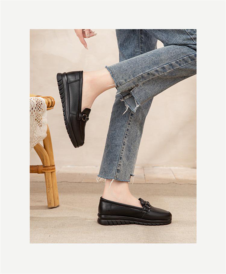 Женские слипоны из натуральной кожи с мягкой подошвой и противоскользящим покрытием, идеально подходящие для мам среднего или пожилого возраста.