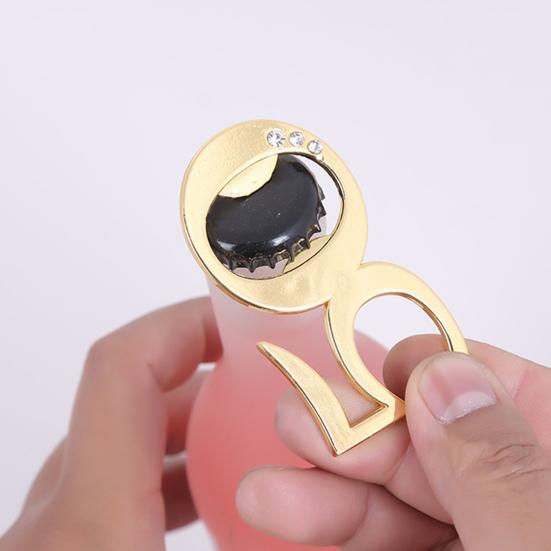 Ручная открывалка для бутылок Прочная и крепкая Креативное цифровое моделирование Новинка Удобно держать Уникальный сувенир Цинковый сплав