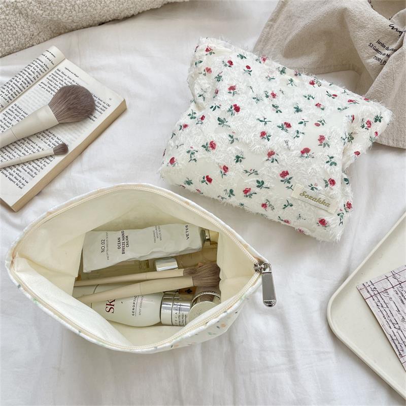 Милые кружевные цветочные женские косметички, портативный женский клатч, сумка для помады и макияжа для поездок на работу, женская сумка для хранения большой вместимости