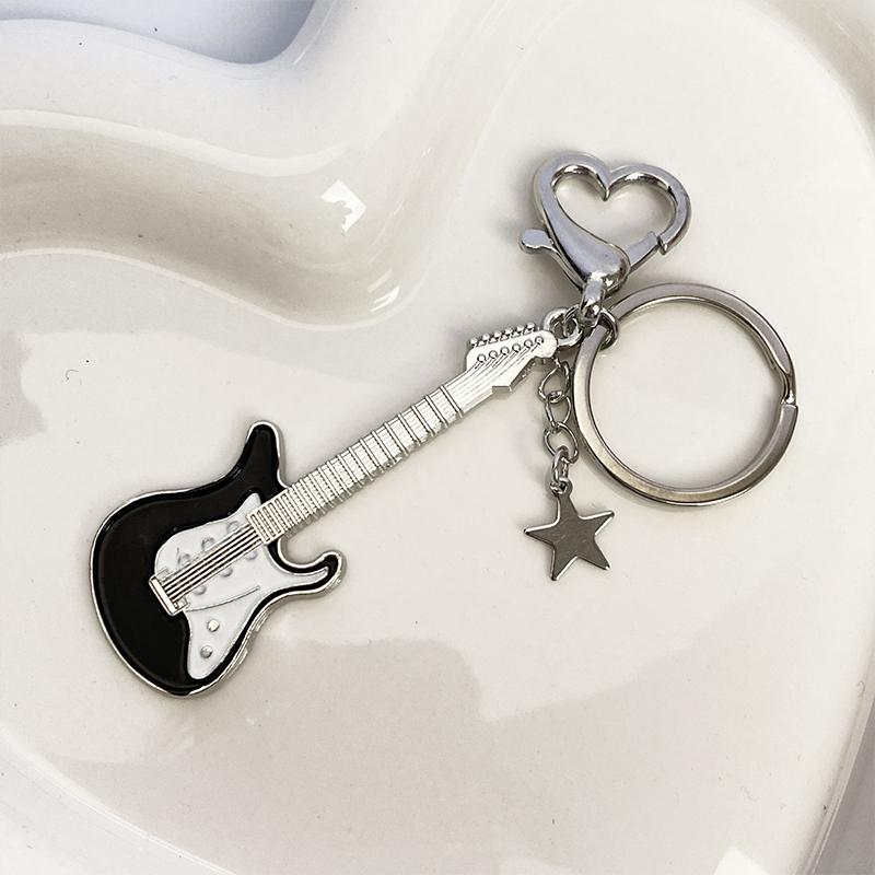 Y2K Black And White Guitar Love Heart Star Key Chain For Women Sweet Cool Trend