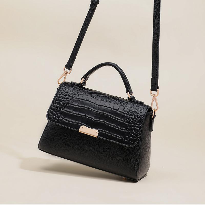 Женская сумка 2025 Новая Натуральная Кожа Женская Сумка Сумка Через Плечо Коровья Кожа Маленькая Квадратная Сумка Высококачественное Ощущение Сумка на Плечо Сумка-тоут