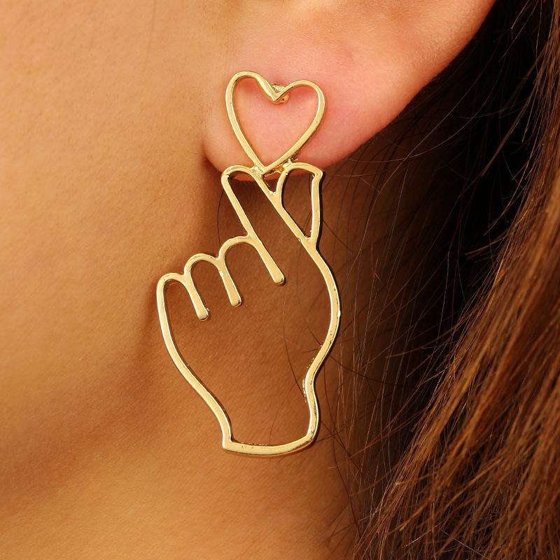 Korean Trends Creative Love Earrings For Women Jewelry Personality Simple Heart-shaped Stud Earrings brincos Gifts