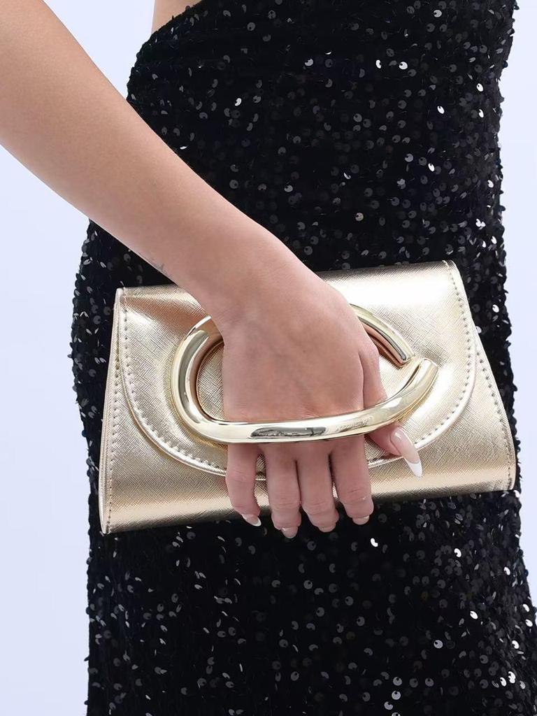 Trendy European & American Women's Clutch: Classic Handheld Evening Bag, Luxurious Crossbody & Shoulder Style.