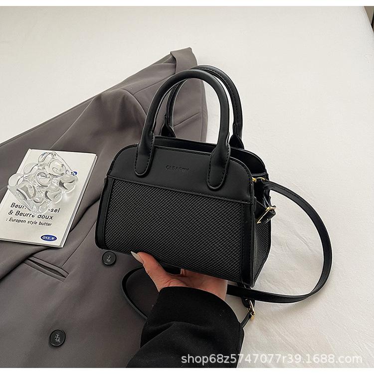 Корейская повседневная женская сумка 2025 новая модная с иностранным темпераментом сумка через плечо с лоскутным нишевым дизайном сумка-седло