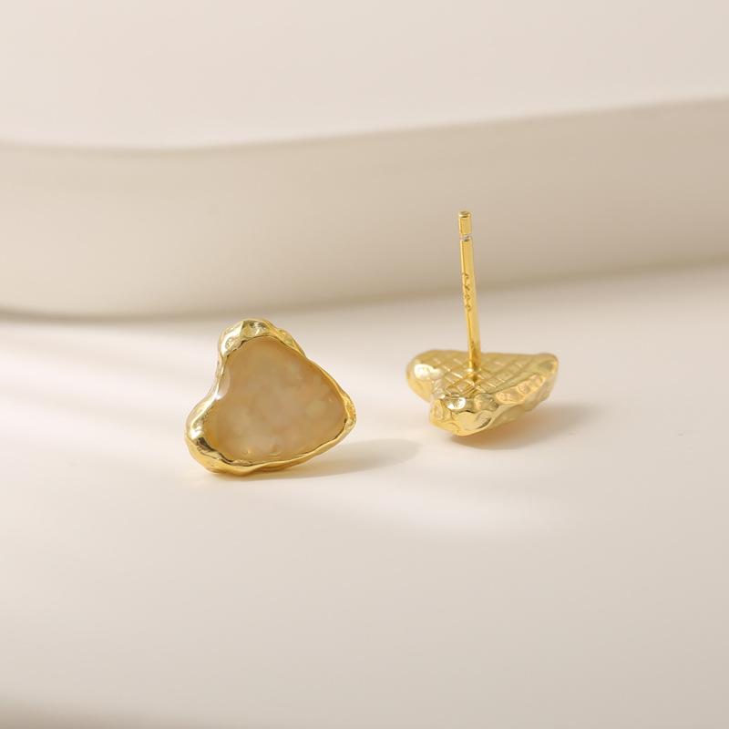 Love Earrings for Women High-end Earrings with Temperament and Niche Design As Birthday Gifts for Besties and Girlfriends