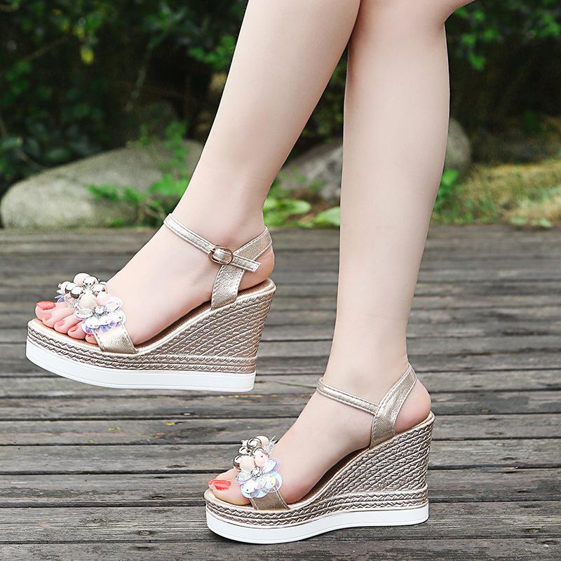 Босоножки на танкетке и платформе, женские, лето 2024 года, новые, с увеличением внутренней высоты, для маленьких мужчин, с юбкой, босоножки на высоком каблуке