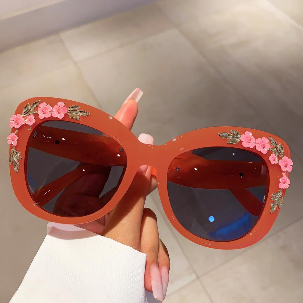 New Sunglasses Large Frame Women Cat Eye Glasses Retro Fashion Floral Sunglasses Trendy Sunscreen Sunglasses Vacation Glasses