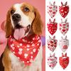 Салфетки для слюны питомца Регулируемый ремешок Изысканный узор в виде сердечек Ткань для чистки питомца Вечеринка в честь Дня святого Валентина питомца День рождения