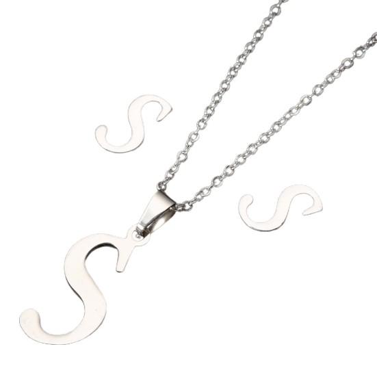 Полезные ожерелья из 26 букв, яркие цвета, гальваническая нержавеющая сталь, привлекательная