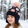 Детская шерстяная шапка с меховым помпоном, украшениями в виде маленьких цветочков, защитой ушей, утолщенной плюшевой подкладкой, вязаная шапка
