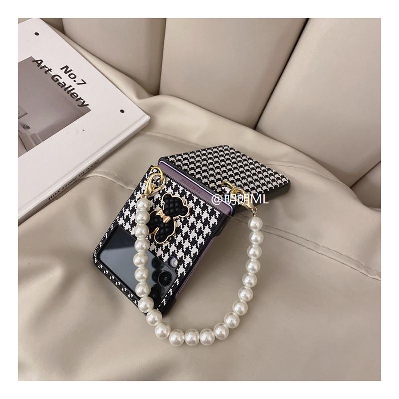 Luxury Classic Houndstooth Bear Phone Case For Samsung Galaxy Z Flip 3 Z Flip 4 Z Flip 5g Leather Bracelet Protector Cover Para