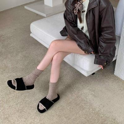 Замшевые зимние современные тапочки на низком каблуке с плоской подошвой с женской обувью на распродаже 2024 года. Брендовые однотонные неглубокие лаконичные женские тапочки без застежек