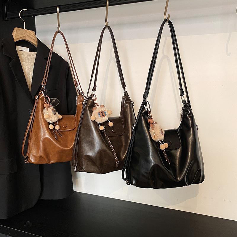 Сумка-тоут 2025 весна новая большая вместимость рюкзак для поездок на работу нишевый дизайн на плечо женская сумка многоцелевая сумка-мессенджер