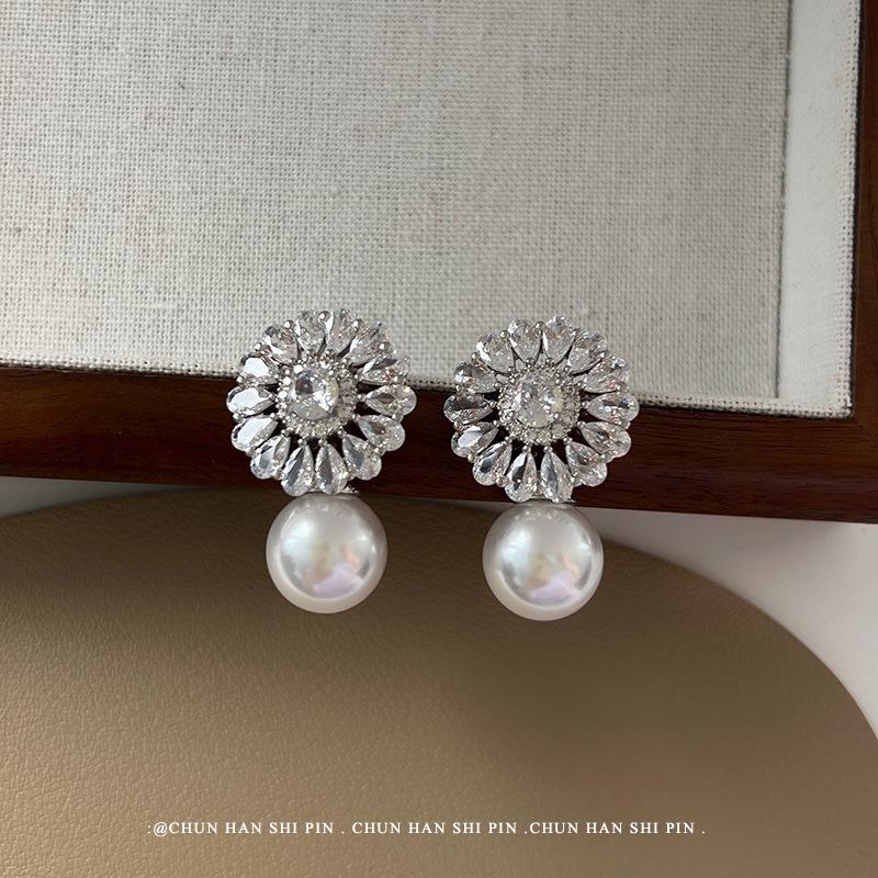 Элегантные клипсы для ушей с цирконом в виде цветка и жемчугом для женщин - Ретро серьги без прокола, Дизайн в виде преувеличенной спирали в стиле легкой роскоши